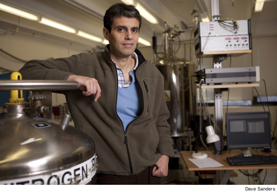 12 physics prof PSC-CUNY grantee ds16.jpg